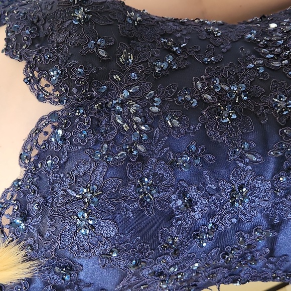 Size 8 bright navy lace formal cocktail by MGNY Mori Lee - Picture 3 of 12
